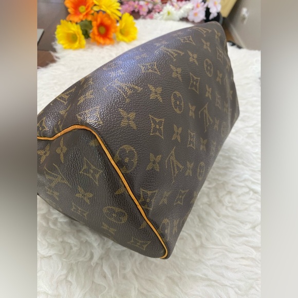Louis Vuitton
Monogram Canvas Speedy 25 Bag - Picture 4 of 17